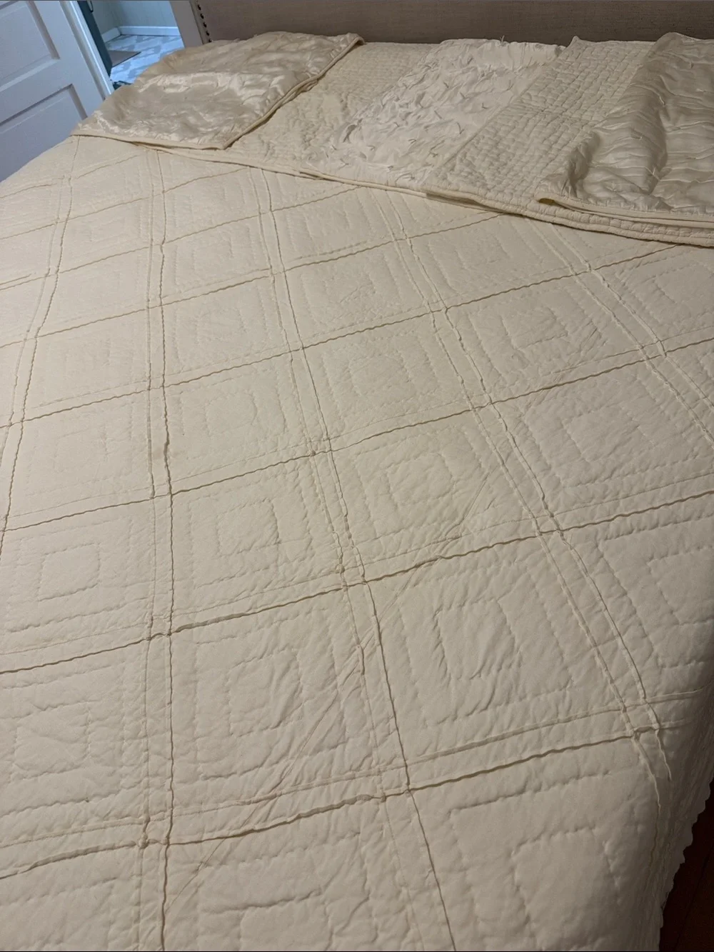 Pottery Barn King Size Ivory Quilt and Euro Sham Set